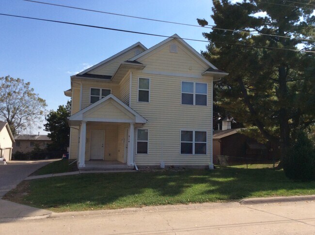 Building Photo - 512 Olive St