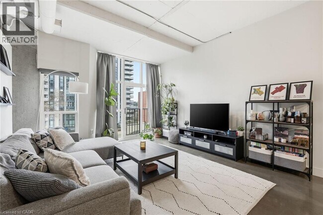 Building Photo - 66 Bay St S