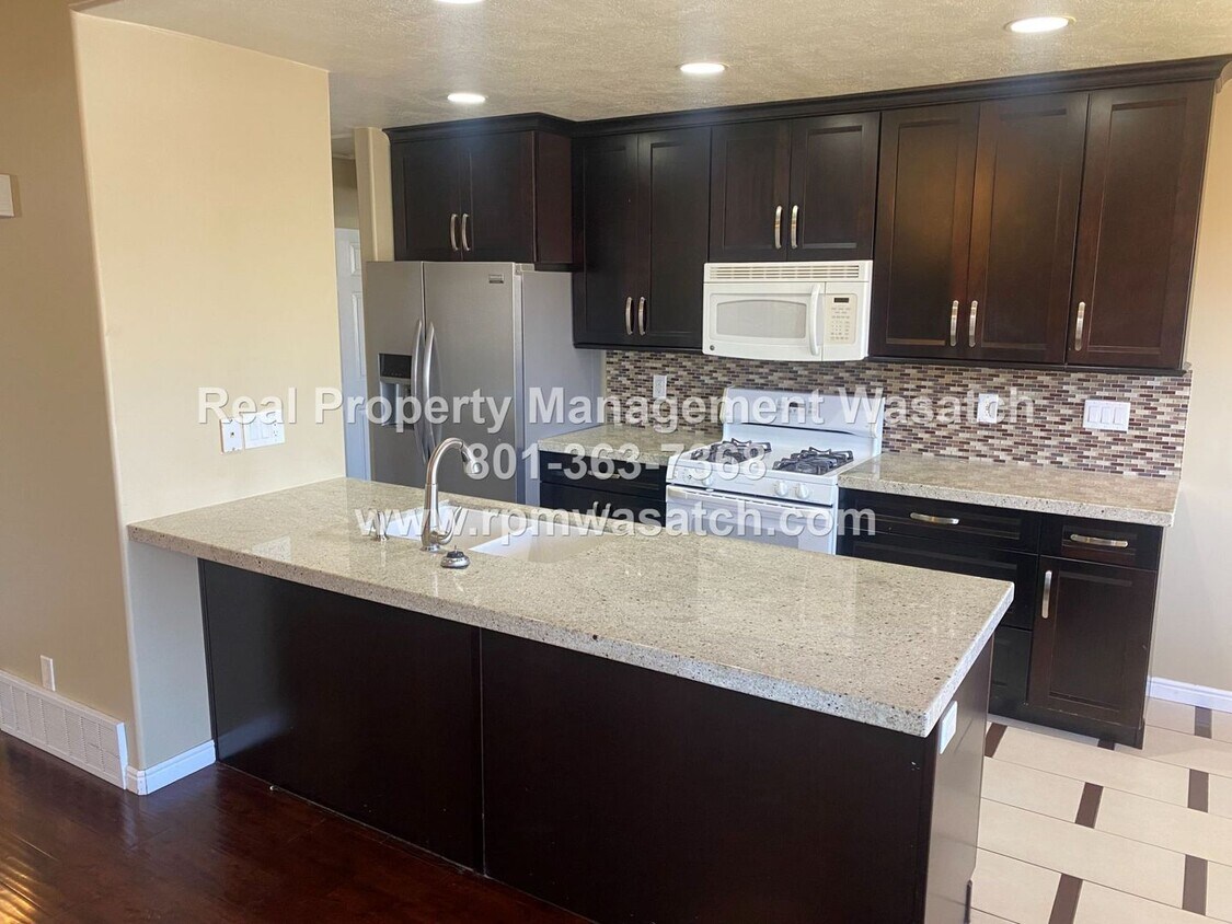 Primary Photo - Roomy 4 Bed, 3 Bath Home in West Jordan