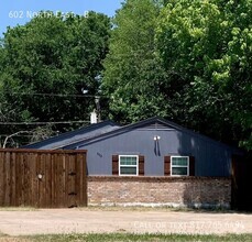 Building Photo - 602 N East St