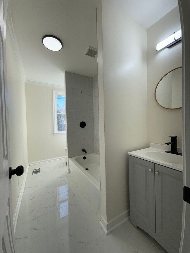 Foto del edificio - Recently remodeled 3-bedroom, 2-bath home located in East Montgomery.