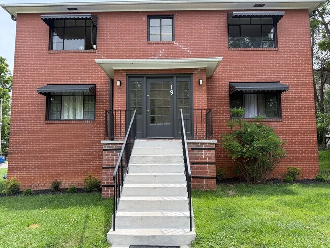 Foto del edificio - Central AVL - 1/1 Updated Apartment Ready Now!