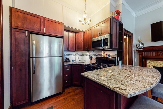 Building Photo - 393 Marlborough St