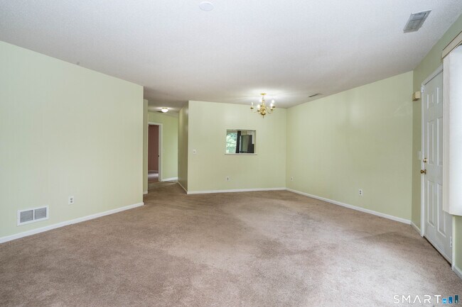 Foto del edificio - 302 Briarwood Ct