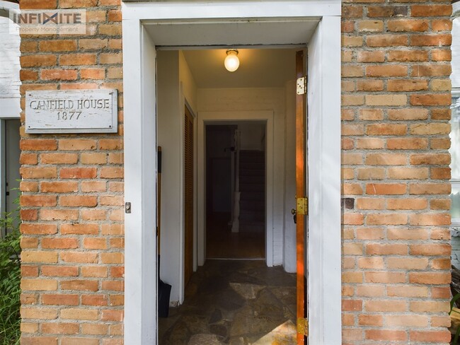 Building Photo - Upper Unit in Historic Home