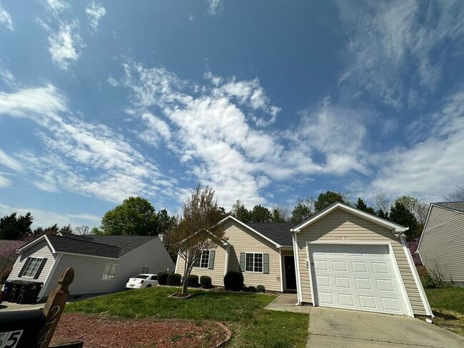 Building Photo - 2465 Stratford Crossing Dr