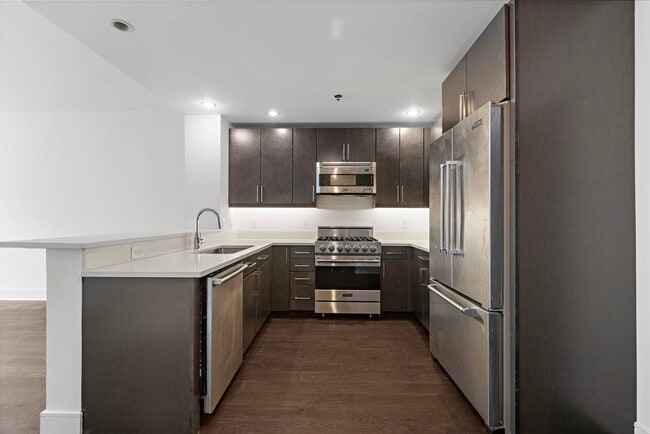 Building Photo - 1100 Maxwell Ln