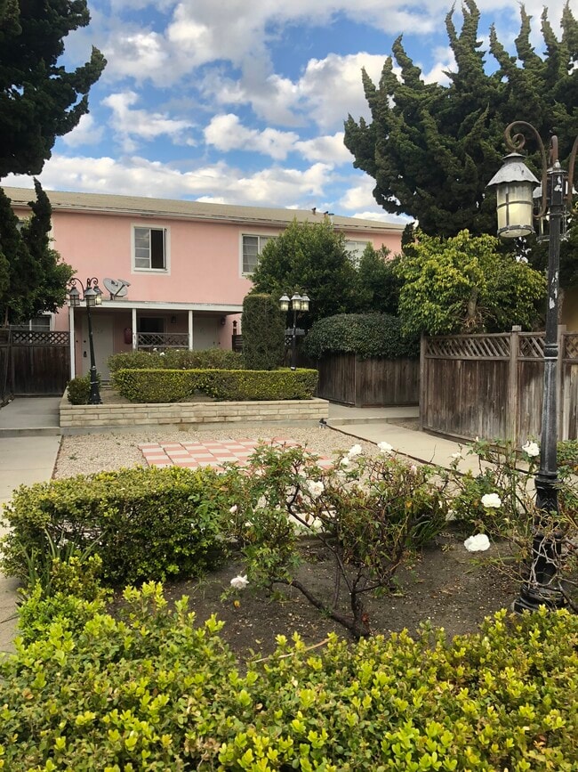 Foto del edificio - 1869 E Ocean Ave