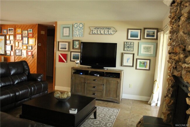 Building Photo - 2171 N Watersedge Dr