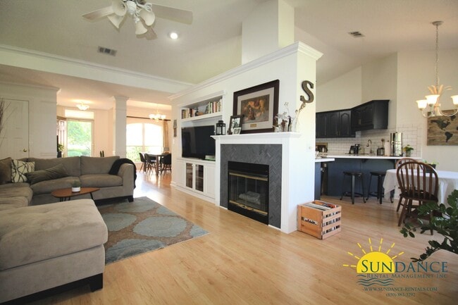 Foto del edificio - Stunning 3 Bedroom Home in the Heart of De...