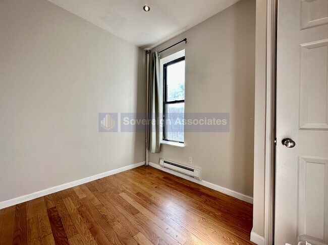 Building Photo - 216 W 108th St