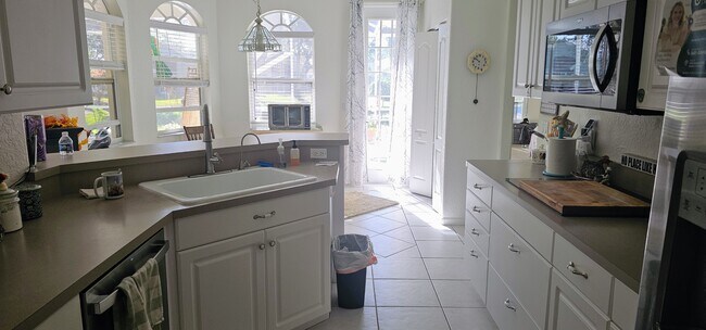 Foto del edificio - 1152 Deardon Dr