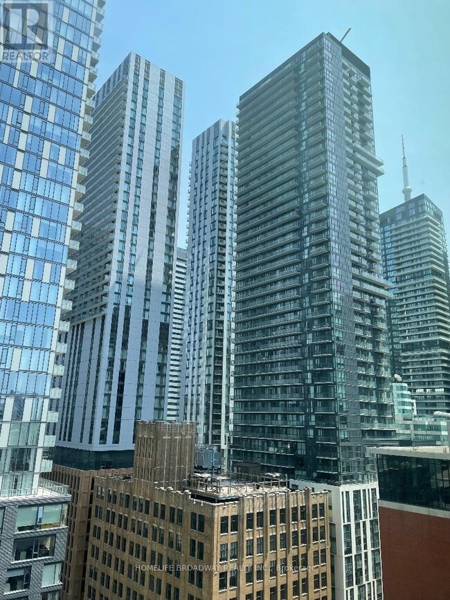 Building Photo - 108-1108 Peter St