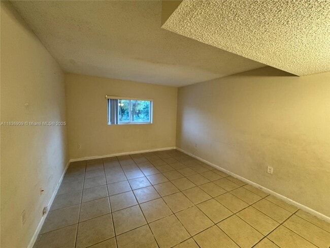 Building Photo - 8249 SW 149th Ct