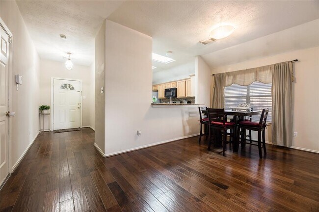 Foto del edificio - 16330 Redwicke Ln