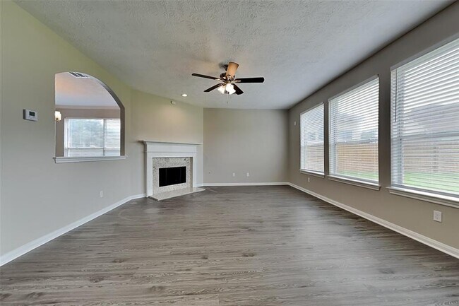 Foto del edificio - 10626 White Bridge Ln