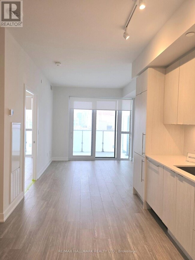 Building Photo - 430-2430 Square One Dr