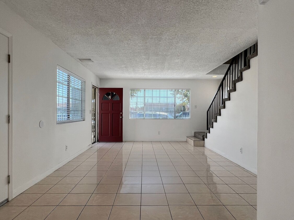 Foto principal - **12029 W 166th St Norwalk** 3 bedroom 2 b...