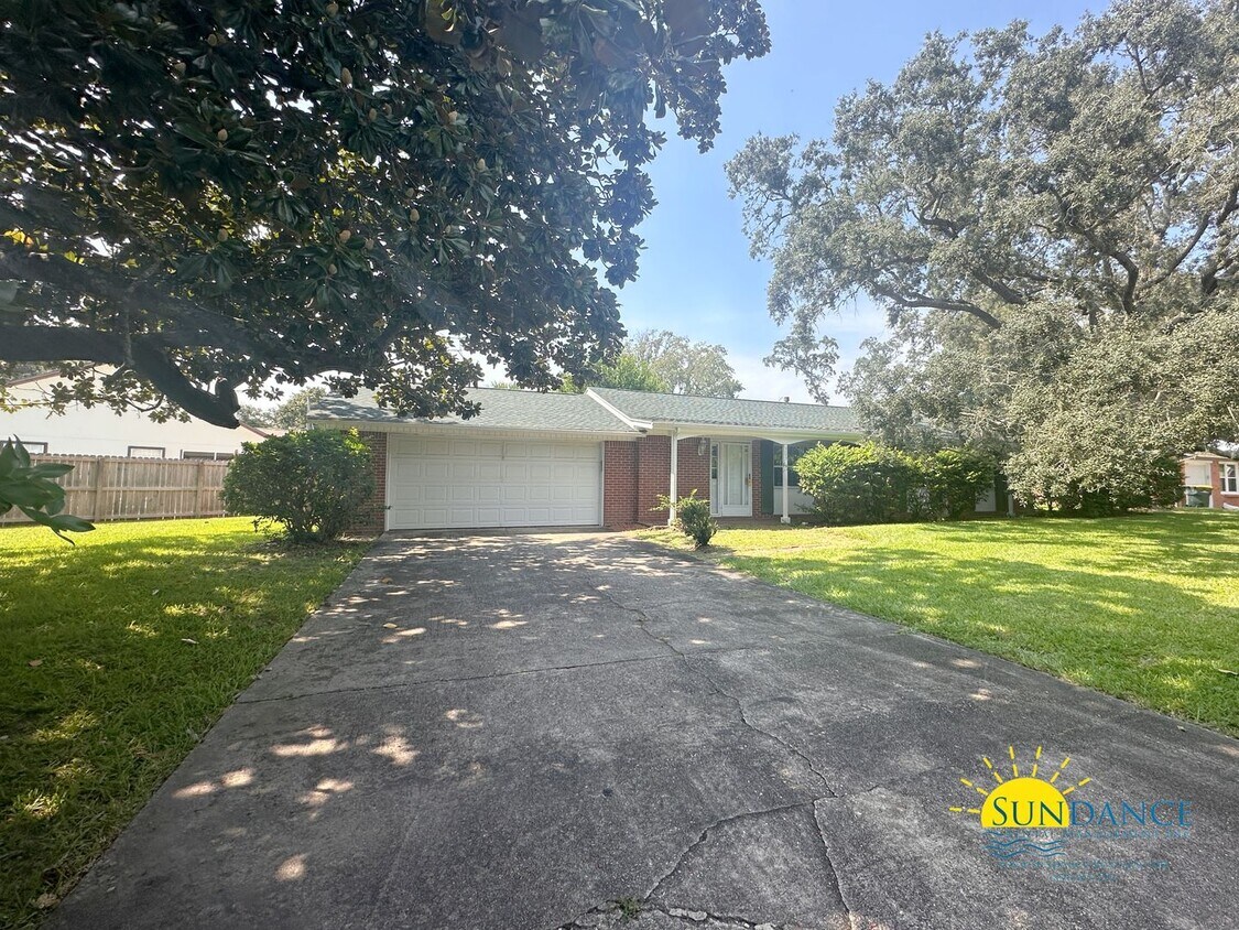 Foto principal - Unique 4 Bedroom Home Near Ferry Park