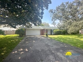 Building Photo - 303 Meggs Dr NE
