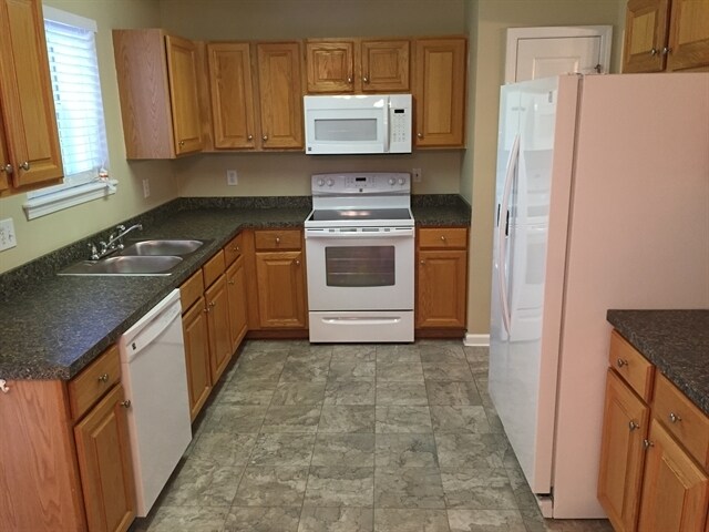 Building Photo - 34 Old Farm Rd