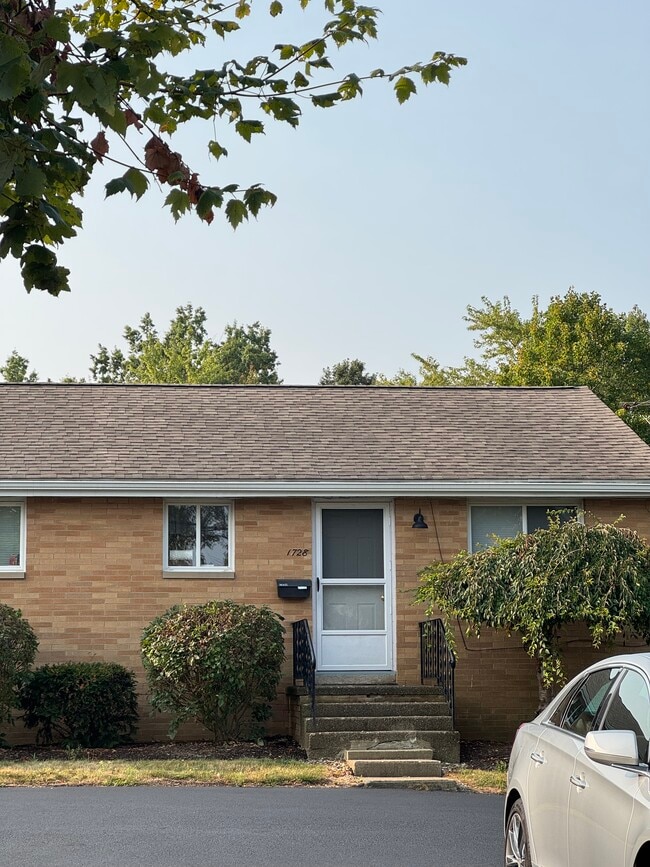 Building Photo - 1728 Rosemont Rd