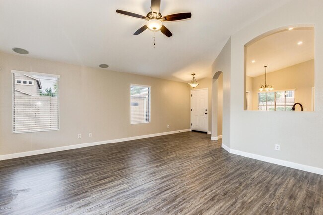 Building Photo - 14767 W Willow Ln