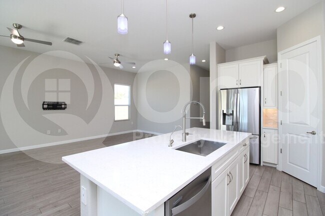 Building Photo - 2027 E Northwood Dr