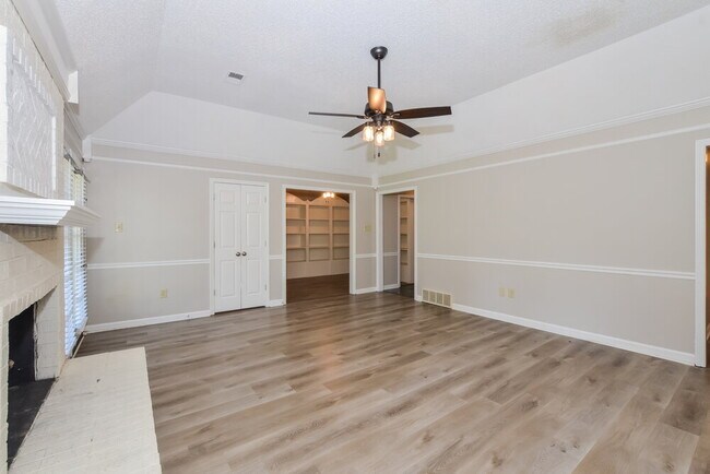 Foto del edificio - 6641 Bright Star Ln