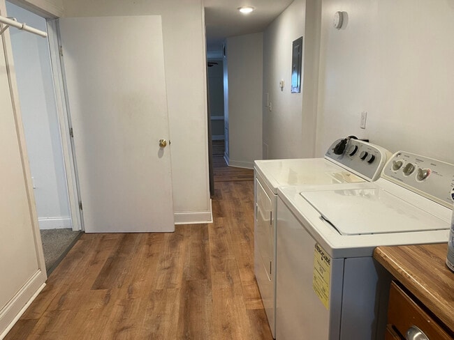 Building Photo - 723 W Light St