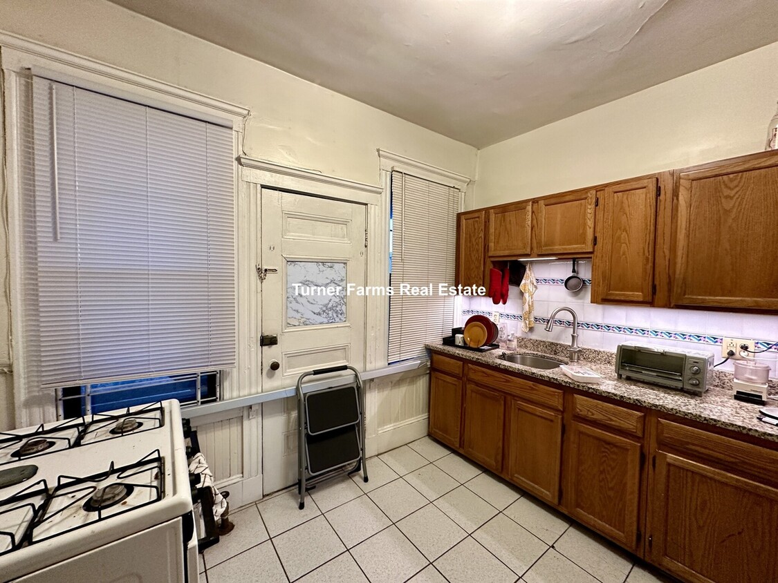 Building Photo - 33 Ridgemont St