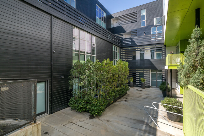 Building Photo - 825 Kings Rd