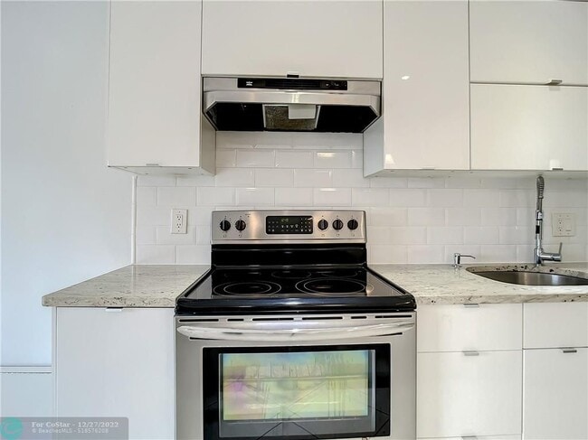 Building Photo - 6342 Longboat Ln W