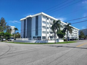 Building Photo - 550 Bayshore Dr