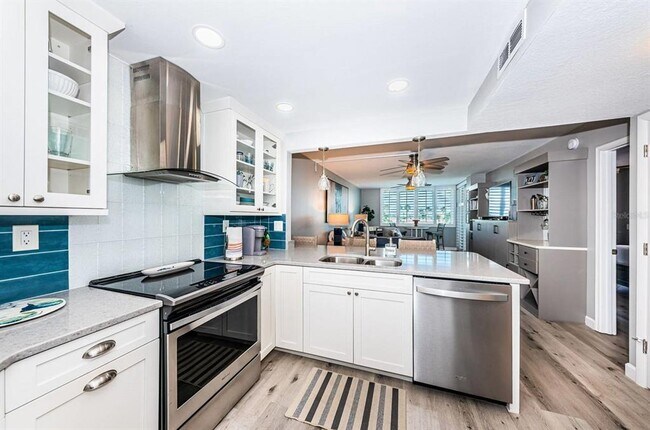 Building Photo - 6295 Bahia Del Mar Cir