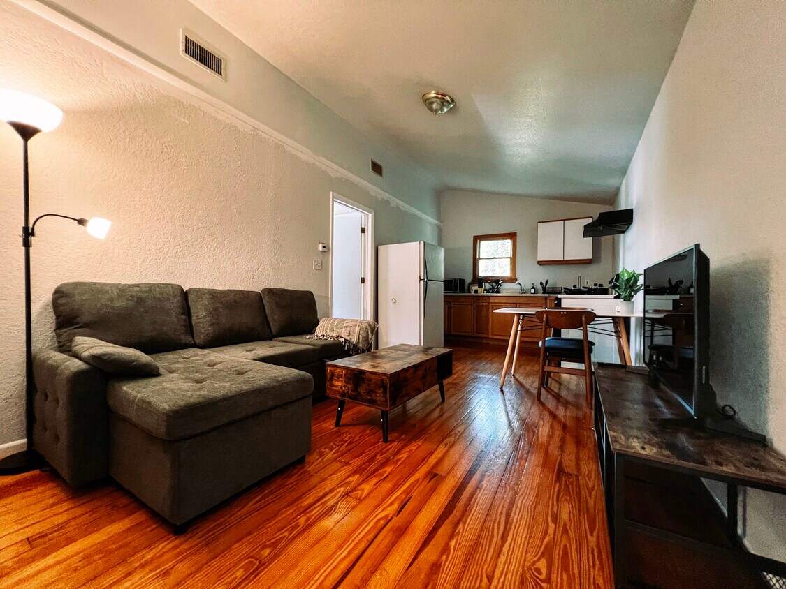 Foto principal - 712 Hillcrest St