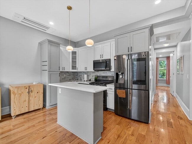 Building Photo - 70 Sherman Pl