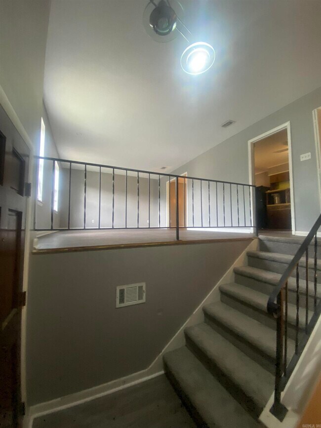 Building Photo - 318 Alamo Dr