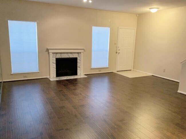 Building Photo - 3042 Holly Hall St