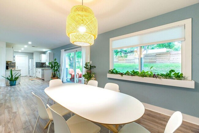 Foto del edificio - 4715 Carsonhill Dr