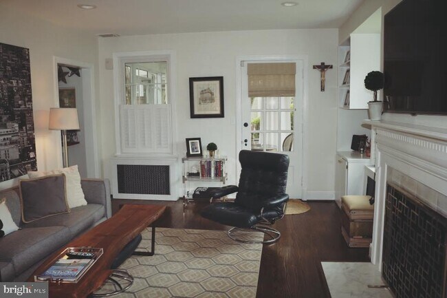 Foto del edificio - 8506 Lynwood Pl