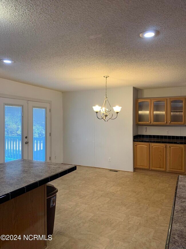 Building Photo - 111 Willow Pond Dr