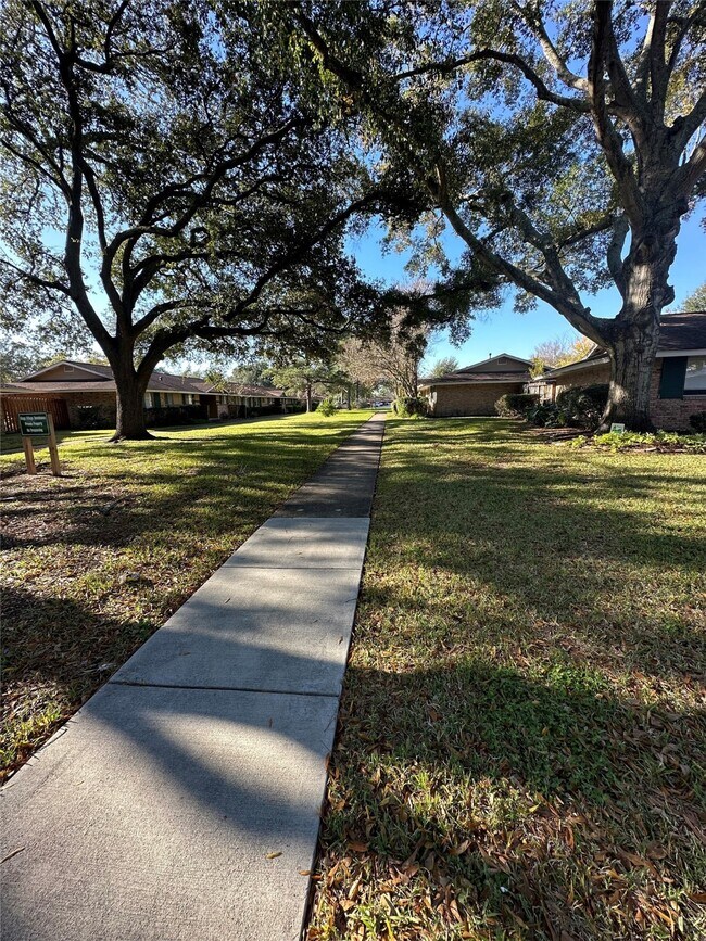 Building Photo - 16522 Diana Ln