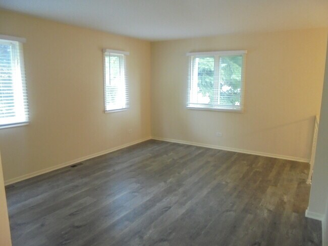Building Photo - 3693 Grandview Ave