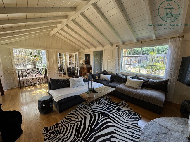 Foto del edificio - 3 Bed / 2 Bath Charming Carmel Point Home