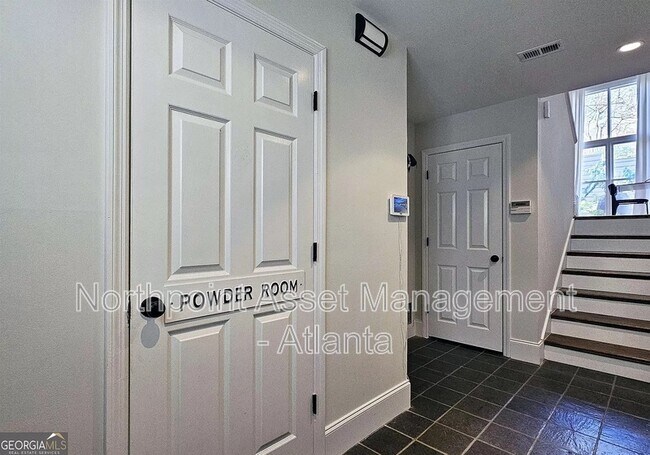 Foto del edificio - 1438 Hillpine Ln NE