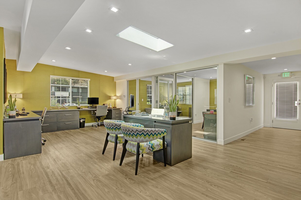 Lantana Hills Ask About Our Look And Lease Apartments San Go Business Center Lantana Hills Ask About Our Look And Lease