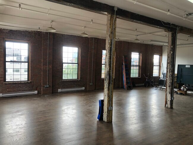Building Photo - 1164 Manhattan Ave