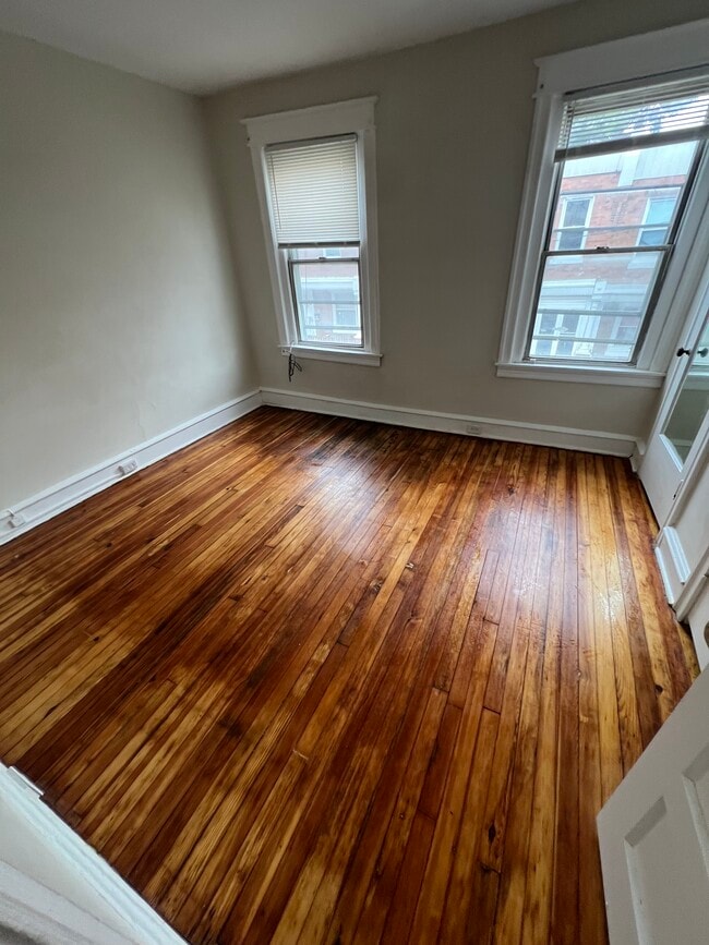 Bedroom - 5524 Blakemore St
