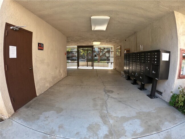 Building Photo - 8710 Belford Ave